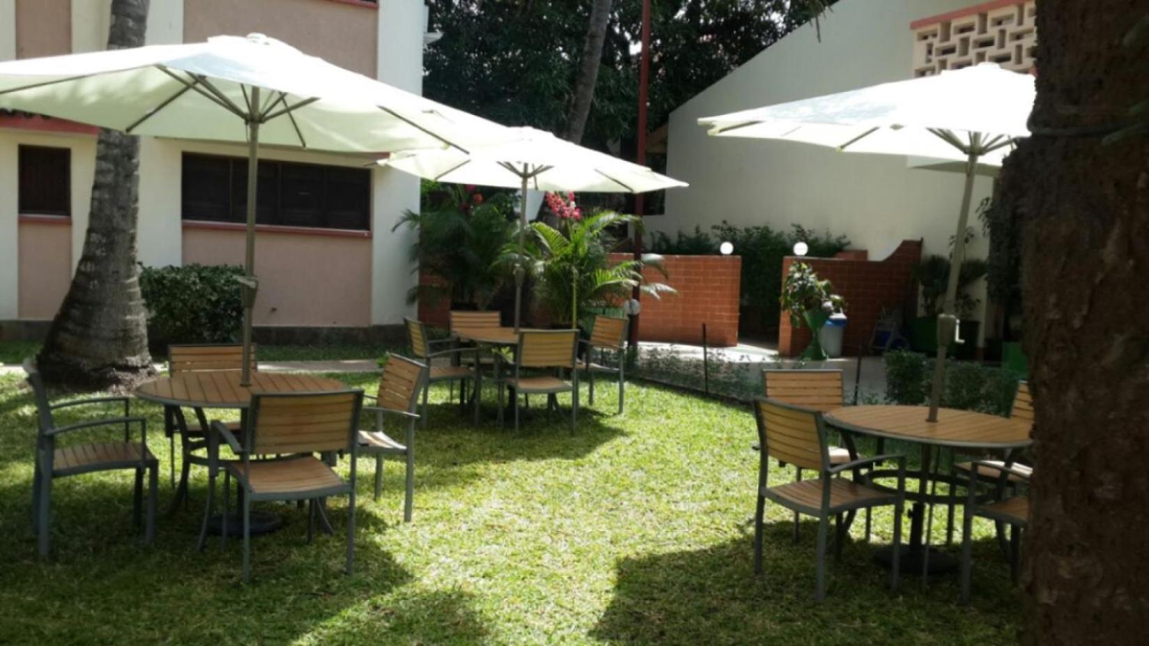 Indiana Beach Apartments Bamburi Exterior photo